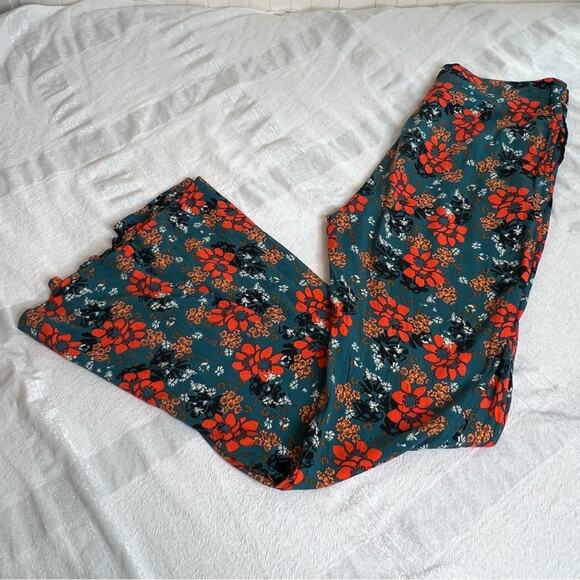 Free People Can't Take My Eyes Off You Flare Floral Pants Green Size M - Picture 9 of 13